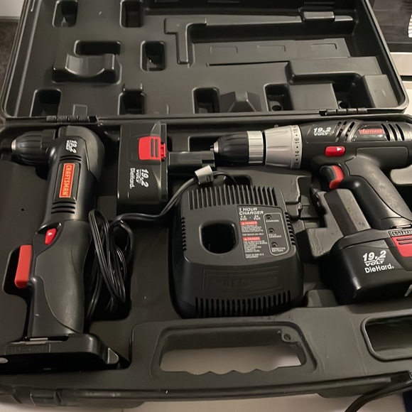 Craftsman die hard to drill cordless 19.2 V with carrying case used 2times Lnew - Picture 2 of 8